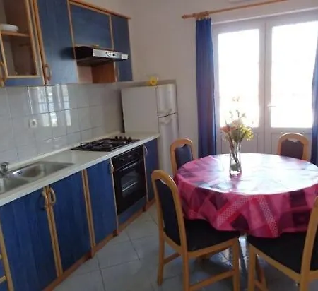 In With Sea View, Balcony, Air Conditioning, Wifi Apartman *