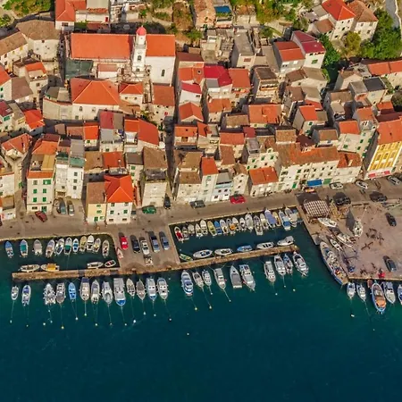 Apartment In With Sea View, Balcony, Air Conditioning, Wifi Grebaštica