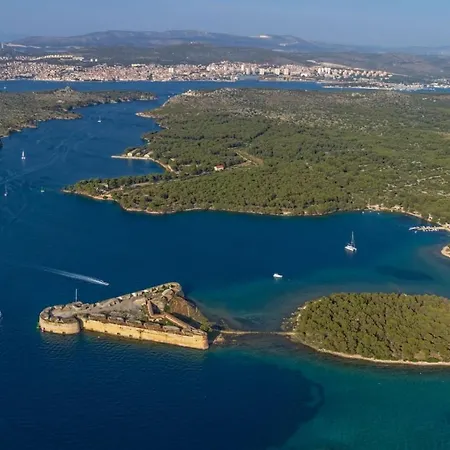 Apartment In With Sea View, Balcony, Air Conditioning, Wifi